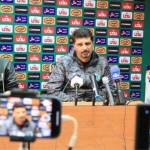 سرمربی آلومینیوم: پرسپولیس با زرنگی گل زد/ کیفیت زمین شرم‌آور است