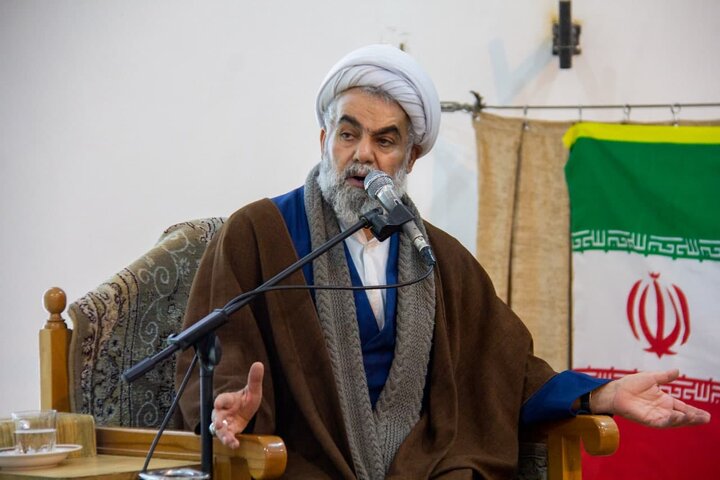 قم در حرکت‌های انقلابی و مردمی مسئولیت تاریخی و جایگاه پیشگامی دارد