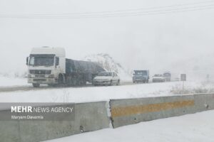 جاده کندوان سفیدپوش است