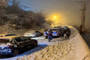 امداد رسانی به ۱۴ نفر گرفتار در برف و کولاک خراسان رضوی