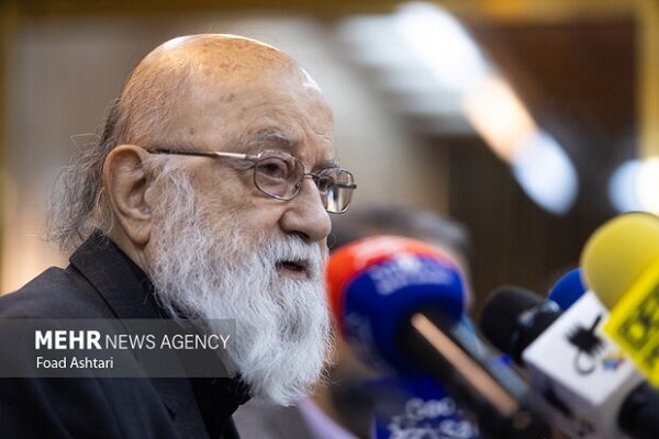 خاطره چمران از جمع کردن فرش‌های دفتر کار احمدی‌نژاد