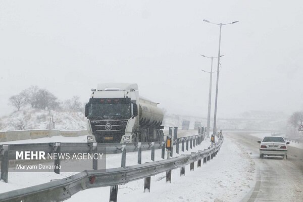 بارش برف در برخی محورهای کهگیلویه و بویراحمد