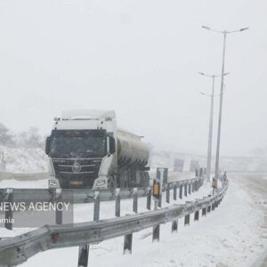 گردنه‌های کهگیلویه و بویراحمد زیر برف و سنگ؛رانندگان با احتیاط برانند