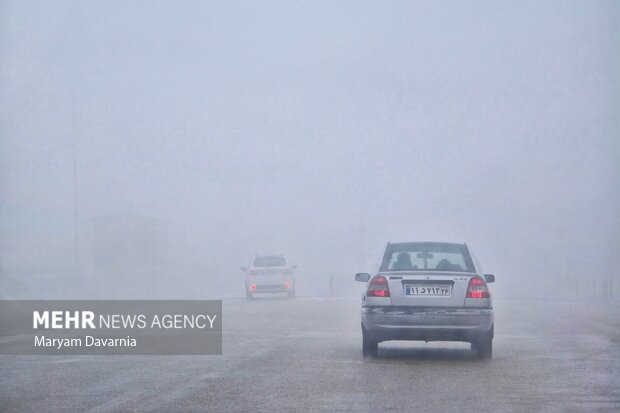 مه گرفتگی شدید در محور ورودی کنارگذر شرقی اصفهان در صبح جمعه