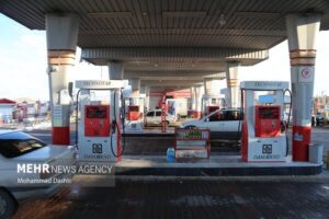 سوختگیری روان خودروها در بیرجند