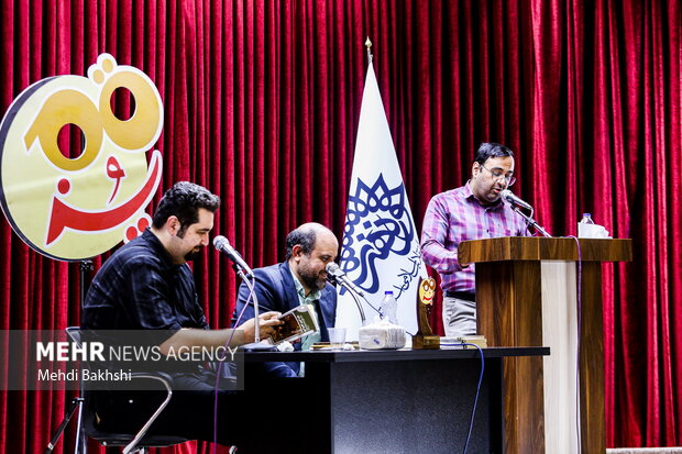 محفل طنز «قمپز» با حال‌وهوای یلدایی به ایستگاه هفتاد و دوم رسید