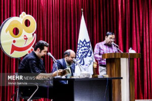 محفل طنز «قمپز» با حال‌وهوای یلدایی به ایستگاه هفتاد و دوم رسید