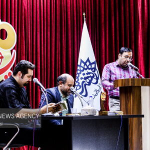 محفل طنز «قمپز» با حال‌وهوای یلدایی به ایستگاه هفتاد و دوم رسید