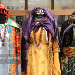 لباس کردی با قدمتی هزاران‌ساله و فلسفه‌ای فراتر از پوشش ظاهری