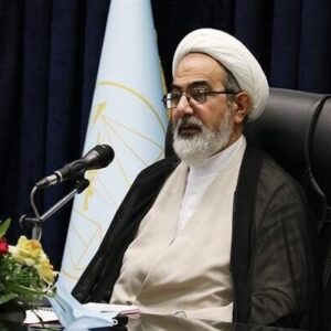 زینی‌وند: نیروهای مسلح حق دخالت در رقابت‌های انتخاباتی را ندارند