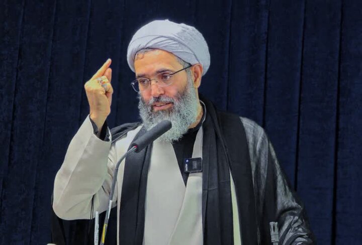 امام جمعه قشم: نباید در میان زرق‌وبرق شهری مردم روستاها فراموش شوند