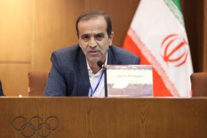 تیشه‌گران: کیومرث هاشمی به جای نقد پاسخگوی عملکرد خود باشد