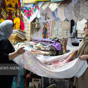 بازارچه مشاغل خانگی زنان در کاشان افتتاح شد