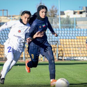 لغزش گل‌گهر در خانه؛ افزایش فاصله با خاتون در کورس قهرمانی