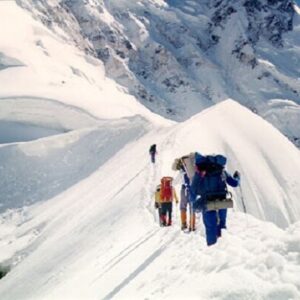 انتقال پیکر بانوی کوهنورد از قله دماوند