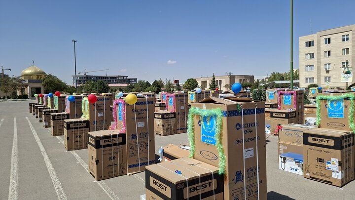 وطن‌خواه: بیش از ۱۵ دست جهیزیه به عروس‌های نیازمند پارس‌آباد اهدا شد