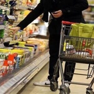 امام جمعه چمران: رهاشدگی بازار به روحیه مردم صدمه می‌زند