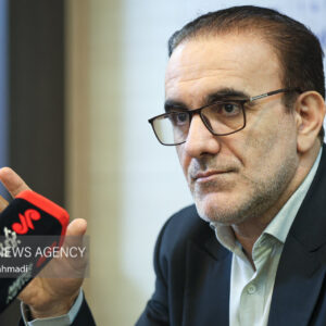 سهم پرداخت از جیب مردم باید به کمتر از ۳۰ درصد برسد