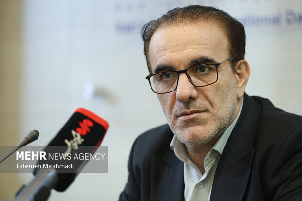 تأخیر پرداخت مطالبات حوزه سلامت، پرداختی از جیب مردم را بیشتر می‌کند