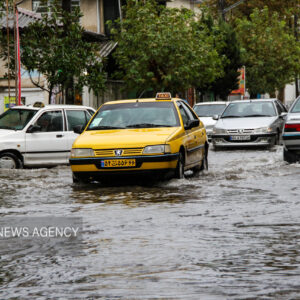 وضعیت خیابان‌های شهر ایوان بر اثر شدت بارش باران