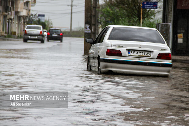 آماده‌باش نیروهای شهرداری همدان برای مقابله با آب‌گرفتگی معابر