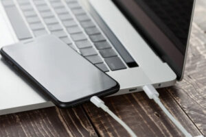 واردات موبایل مسافری و پستی براساس نرخ ارز «تالار دوم»