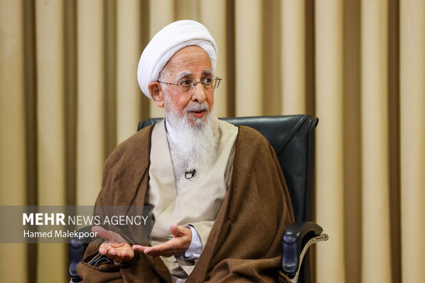 آیت الله جوادی آملی: ماموریت جامعه سازی رفع جاهلیت است