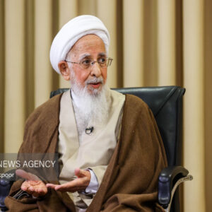 آیت الله جوادی آملی: ماموریت جامعه سازی رفع جاهلیت است