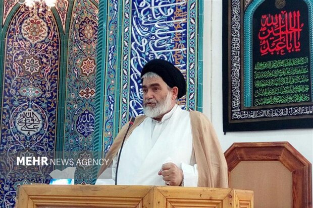 امام جمعه چابهار: فاصله گرفتن از ولایت؛ عامل خسران در دنیا و آخرت است