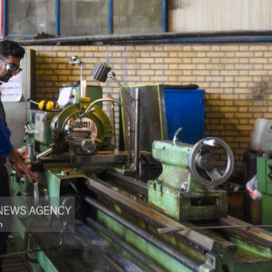 بررسی مشکلات ۱۳ واحد تولیدی و صنعتی توسط استاندار آذربایجان شرقی