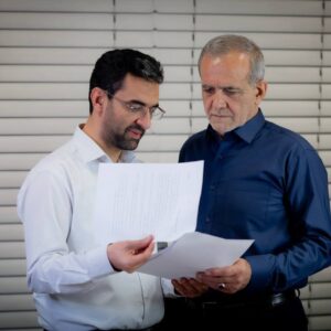 آذری جهرمی: یکی باید مامور صحبتی بی‌پرده با شما شود جناب رئیس جمهور!