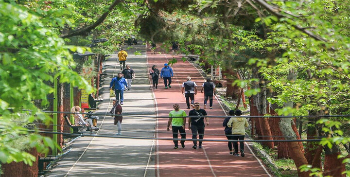 پیاده‌روی خانوادگی در گرگان