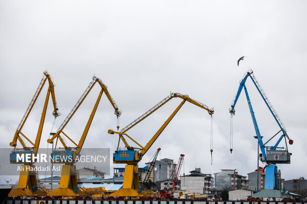 رشد ۱۹ درصدی صادرات مناطق آزاد در هشت‌ماهه ۱۴۰۴