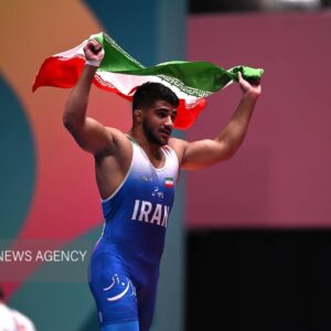 جایزه پدیده سال کشتی فرنگی به غلامرضا فرخی رسید