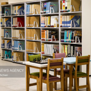 اهدای ۱۸۸ نسخه کتاب شهرداری قرچک به کتابخانه‌های عمومی