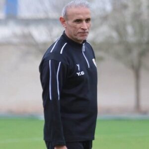 گل‌محمدی: بازیکنانم با جان و دل بازی کردند؛ واکنش به شعارهای روی سکو