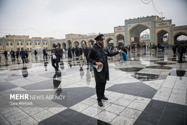 بارش باران در حرم مطهر امام رضا(ع)