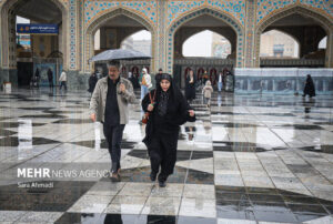 یک روز بارانی در حرم مطهر امام رضا(ع)