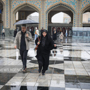 یک روز بارانی در حرم مطهر امام رضا(ع)