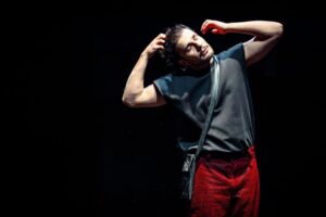 گذر از بازیگری به سوی اجراگری؛ خاطراتی که زمان و مکان را دگرگون می‌کند