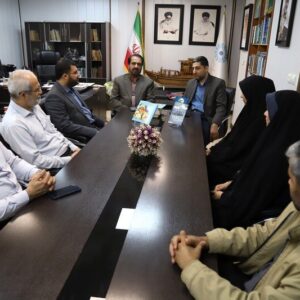 کتاب‌های نویسنده بوشهری به کتابخانه‌های عمومی اهدا شد