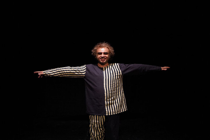 مخاطب میتواند همراه بازیگر خیالپردازی کند؛ روایتی از تنهایی و طغیان