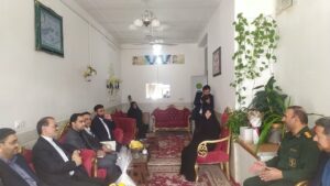 رئیس سازمان بازرسی کشور با مادر شهیدان یخدانی دیدار کرد