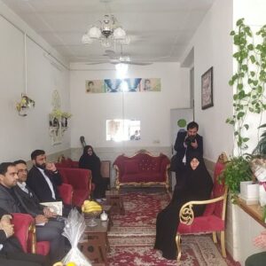 رئیس سازمان بازرسی کشور با مادر شهیدان یخدانی دیدار کرد