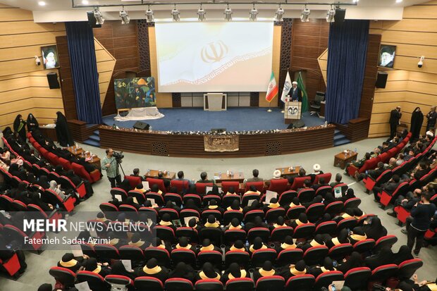 گردهمایی مادران و همسران شهدای قمی