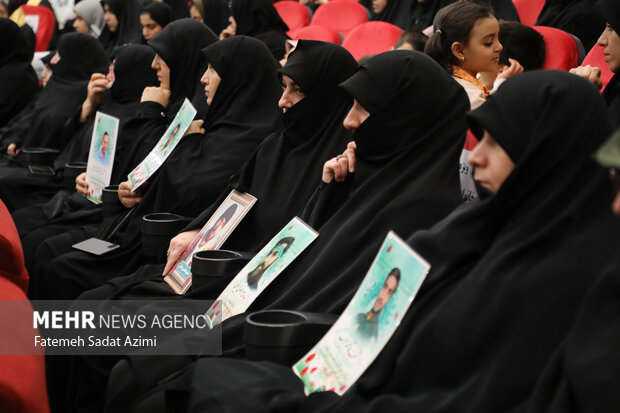 گردهمایی مادران و همسران شهدای قمی