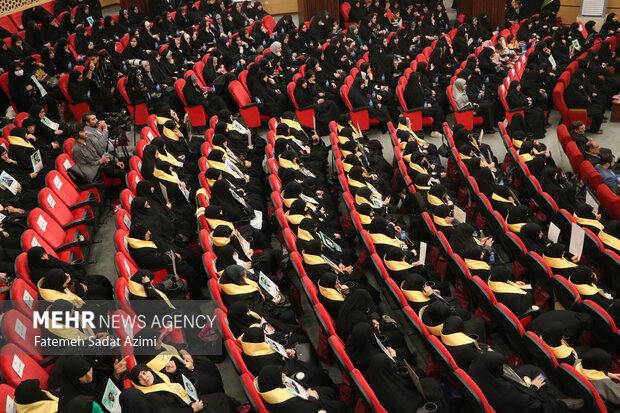 گردهمایی مادران و همسران شهدای قمی