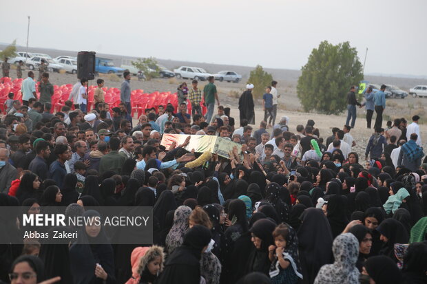 تشییع و تدفین پیکر شهید گمنام هشت سال دفاع مقدس در هشتبندی