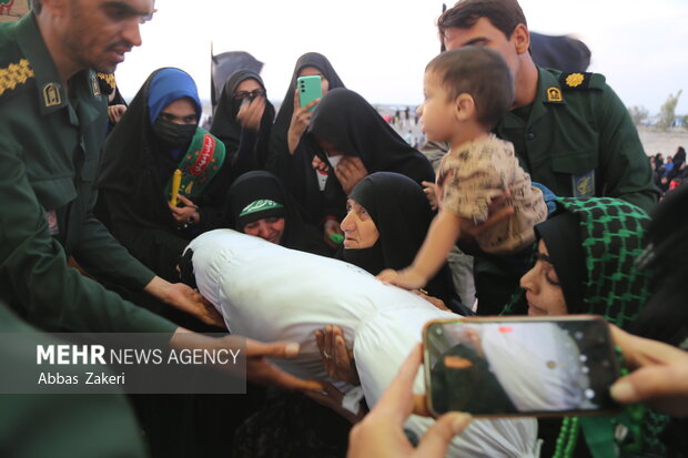 تشییع و تدفین پیکر شهید گمنام هشت سال دفاع مقدس در هشتبندی