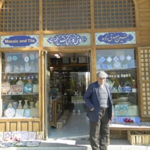 مغازه استاد حسین مصدق‌زاده در میدان نقش جهان پس از درگذشت وی